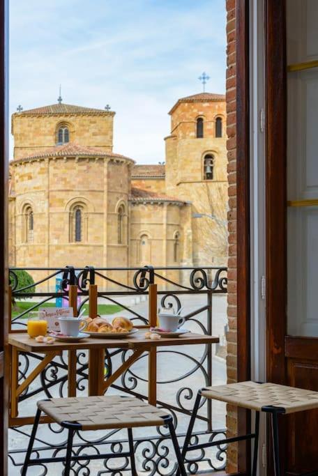 Balcony Of The I 1min To Avila's Alcazar Avila
